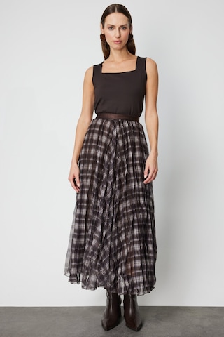On Kadın Ekoseli Pileli Maxi Boy Etek 60214 Kahverengi Kahverengi