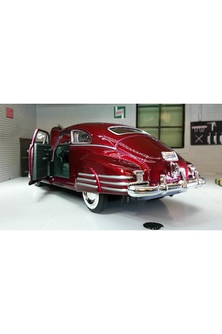 Motormax 1948 Chevy Aerosedan Fleetline Bordo 1 24 Model Araba