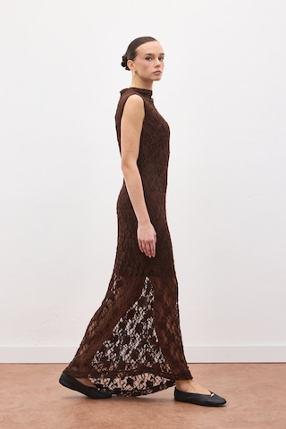 Sateen Dantel Kolsuz Elbise - Kahve-137059 Kahve