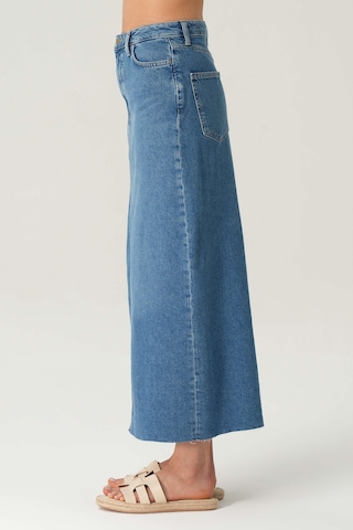 Orta Mavi Yüksek Bel Patı Fermuarlı Yırtmaçlı Etek Ucu Kesikli Maxi Jean Etek C 4532-054 Mavi