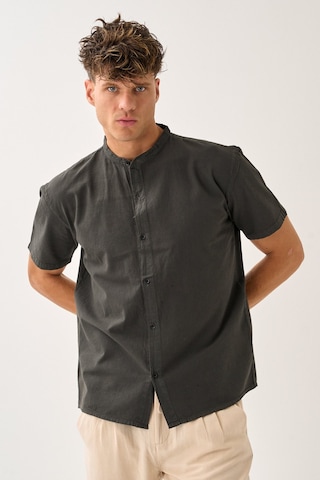 Dechers Erkek Yazlık Hakim Yaka Kısa Kol Düğmeli Rahat Kalıp %100 Pamuk Gömlek E212-22 Koyu Haki
