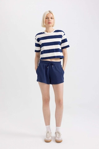 DeFacto Regular Fit Normal Bel Kısa Basic Düz Şort C7600AX24SMNV42 Lacivert