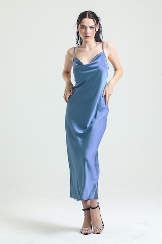 Magic Form 9790 Kadın Mavi Degaje Yaka Krep Saten Uzun Gecelik Mavi