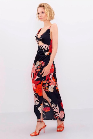 Fashion Cocktail Sırt Dekolteli Pencereli Zincir Askılı Çiçek Desenli Yırtmaçlı Uzun Saten Kokteyl Elbise Siyah Siyah