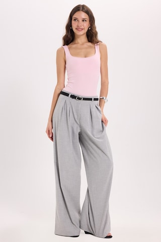 Tudors Kadın Slim Fit Dar Kesim Askılı Kare Yaka Sırtı Açık Sandy Kumaş Çıtçıtlı Pembe Body-51252