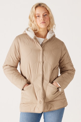 Wrangler Loose Fit Rahat Kesim Kapüşonlu Çift Taraflı Sherpa Bej Mont W232275614 Bej