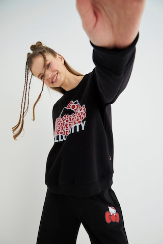 Hello Kitty Lisanslı Baskılı Kalın Oversize Fit Sweatshirt Çok Renkli