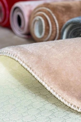 Sütlü Kahve Renkli Yumuşak Yüzeyli Kaydırmaz Peluş Halı-201 Vizon