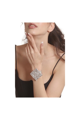 Kadın Lak Gümüş Renk Kaplama Ayarlanabilir Açık Bant Örgü Dokulu Geometrik Figürlü Bileklik Gümüş