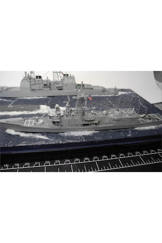 Dragon 7068 1/700 Ölçek, U.s.s. Ingraham Ffg-61, Klasik Tahrikli Füze Firkateyni Plastik Model Kiti