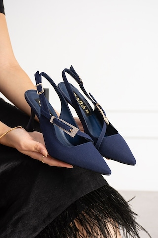 Dabab Shoes Merva Kadın Lacivert Saten Sivri Burun Taşlı Toka Detaylı Çapraz Bantlı 7 Cm İnce Topuklu Slingback Abiye Ayakkabı Dabab Shoes Merva Kadın Lacivert Saten Sivri Burun Taşlı Toka Detaylı Çapraz Bantlı 7 Cm İnce Topuklu Slingback Abiye Ayakkabı
