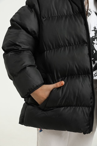 Freemen Kız Çocuk Siyah Polarlı Kürklü Kapüşonlu Su Geçirmez Rüzgara Dayanıklı Şişme Kışlık Mont Siyah