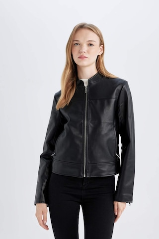 Defacto Regular Kalıp Fermuarlı Cepli Siyah Suni Deri Ceket D4176AX24AUBK27 Siyah