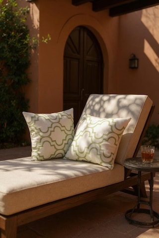 Frefly Beyaz Zeminde Yeşil Geometrik Motifli Mozaik Desenli Dijital Baskılı Yastık Kırlent Kılıfı Açık Yeşil