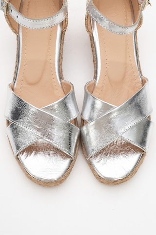 Luvishoes Luvi Shoes Miria Gümüş Hakiki Deri Çapraz Bantlı Kadın Dolgu Topuklu Sandalet Gümüş