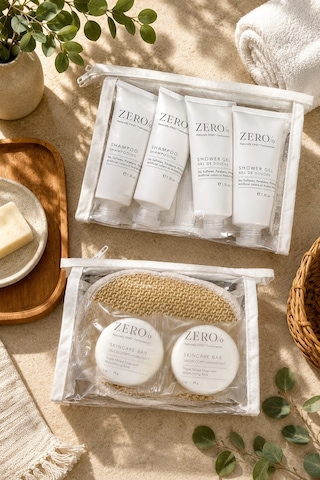 Zero% Şeffaf Çantalı 7'li Seyahat Bakım Seti Şampuan 40ml + Duş Jeli 40ml + Yüz Sabunu 28gr + Oval Kabak Lif