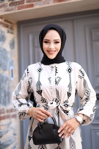 Hira Life Fashion Kadın Tesettür Geometrik Desen Önü Düğmeli Ve Bel Kuşaklı Viskon Elbise Beyaz Beyaz