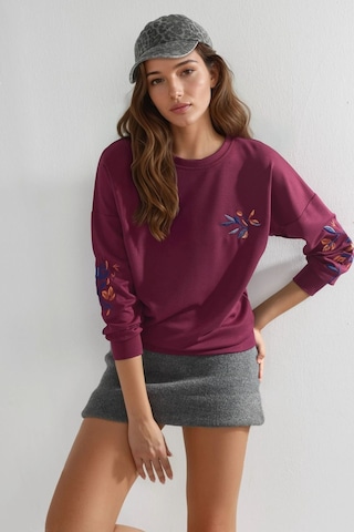 Hiccup Modal Dokulu İşlemeli Bisiklet Yaka Sweatshirt Berşan Collection Bordo Kırmızı