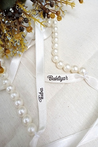 Kişiye Özel Yazılı Beyaz Kurdeleli Krem İncili Söz & Nişan Kurdel