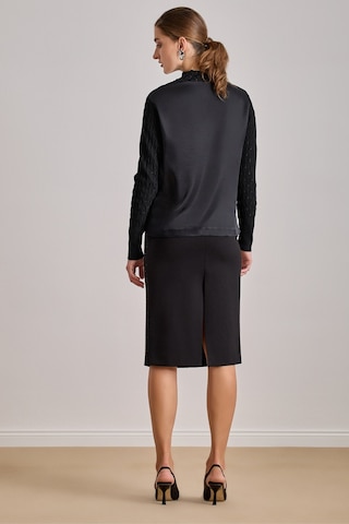 Düz Kesim Siyah Saten Bluz Siyah