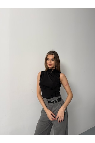 Kadın Kolsuz Büzgü Detaylı Dik Yaka Bluz Siyah