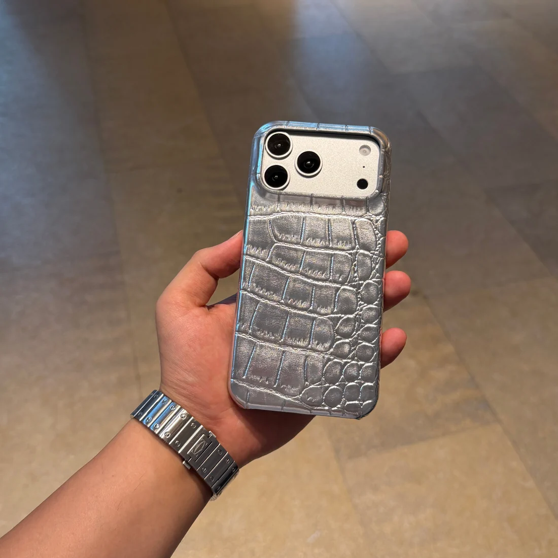 Apple iPhone Uyumlu Kabarık Parlak Deri Kılıf Gümüş