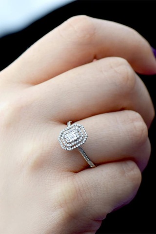0.45 Ct Modern Tasarım Baget Kare Tektaş Yüzük