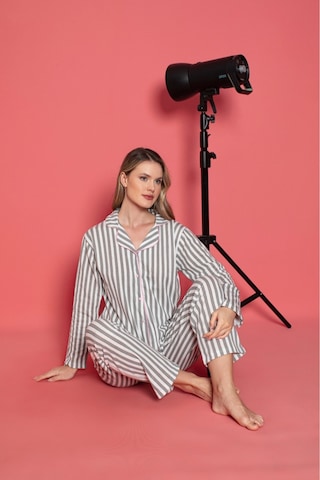 Kadın Önden Düğmeli Uzun Kollu Gri Çizgili Gömlek Model Pijama Takımı Yeni Sezon Koyu Gri
