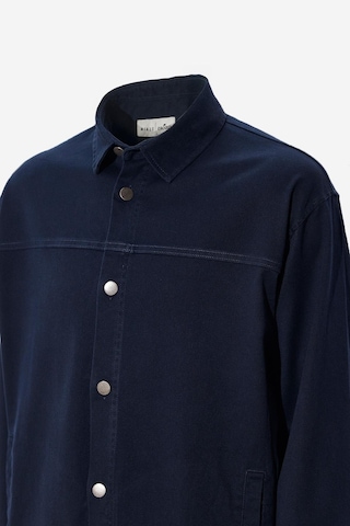 Tudors Erkek Relax Fit Rahat Kesim Gabardin Likralı Yandan Cepli Lacivert Ceket Gömlek-32834 Lacivert