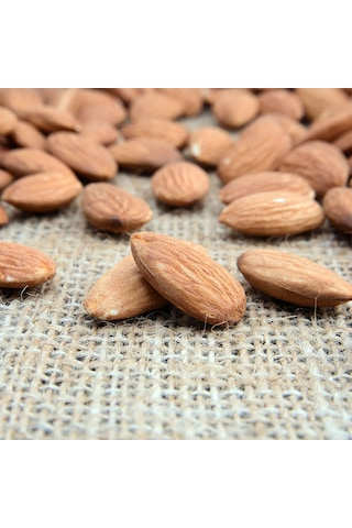 Zeki Özgür Çiğ Badem İçi İthal 1 KG
