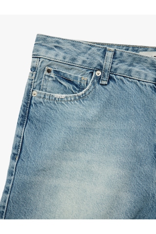 Koton Taş Detaylı Pamuklu Rahat Kalıp Mini Denim Şort Açık İndigo 6sal40235md