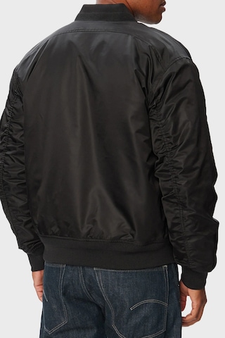Calvin Klein Logolu Relaxed Fit Kolej Yaka Su İtici Mont Lv04rg505gub1 Erkek Mont Lv04rg505g Ub1 Siyah