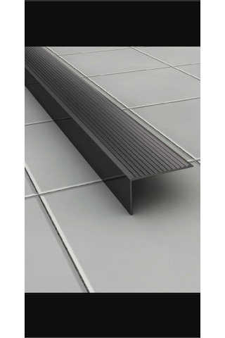 L Model Metal Merdiven Basamak Profili Çıtası Köşebent Bitim Profil Siyah 4cm 2cm 2.7m -