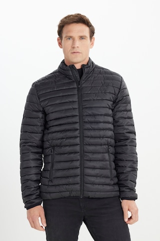 Erkek Sıyah Sıcak Tutan Standart Fit Normal Kesim Dik Yaka Yan Cepli Mont Siyah