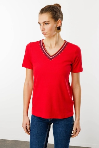 Desen Triko Kadın V Yaka Yakası Nakış İşlemeli Pamuklu T-shirt 25758 Kırmızı Kırmızı