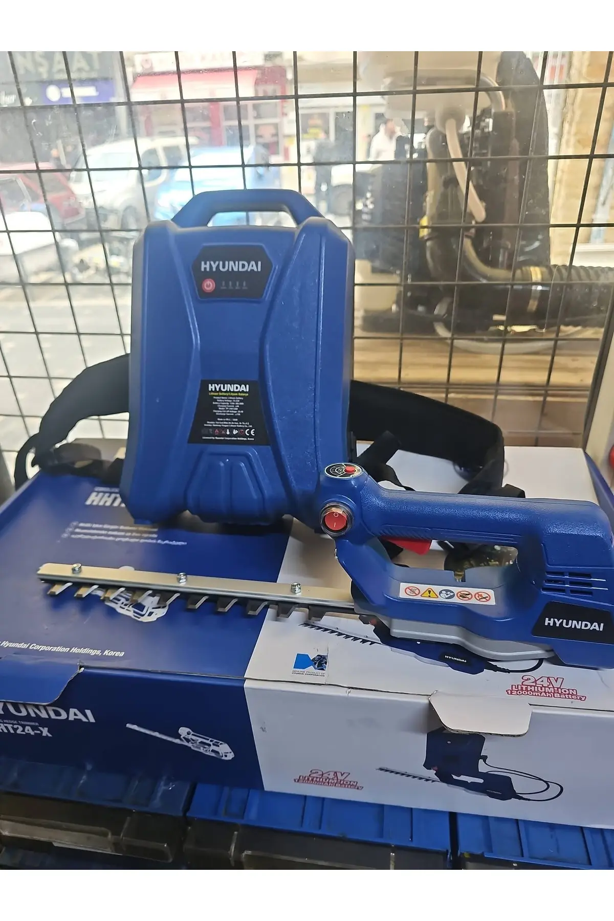 Hyundai HHT24-X 24V Akülü Fındık Filiz Alma Makinesi