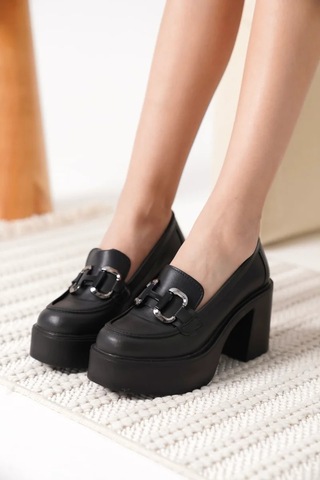 Trendella Siyah Gümüş Tokalı Kadın Loafer Tr17ms03d Beyaz