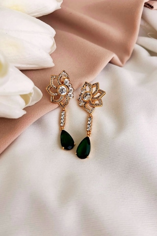 Xuping Sallantılı Model Zümrüt Yeşil Çelik Küpe Çok Renkli