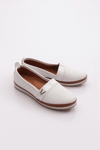 Dgn 805-d-22y Kadin Düz Yan V Toka Comfort Ayakkabi Whıte