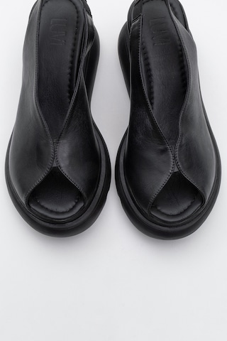 Luvishoes Sam Siyah Cilt Hakiki Deri Kadın Dolgu Topuk Sandalet Siyah Deri