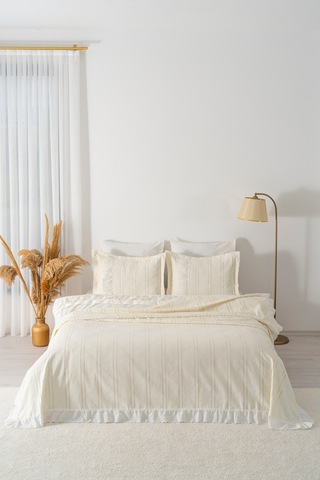 Esila Ekru Fırfırlı Çift Kişilik Nevresimli Pike Seti - 7 Parça Çeyiz Seti Ekru