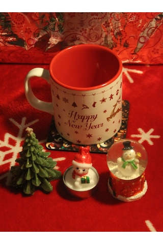 Yılbaşına Özel Kutulu Hediye Seti - Yeni Yıl Kupa & Kar Küresi & Bardak Altlığı & Mum
