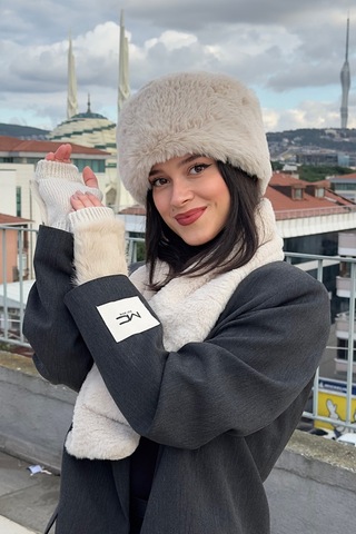 Mollycrush Peluş Kalpak Atkı Eldiven 3'lü Set Kadın Kışlık Bej Suni Kürklü 3'lü Takım Bej