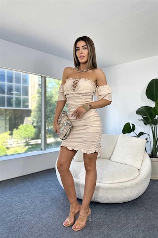 Fashion Cocktail Minik Kol Göğüs Korseli Drapeli Doğal Gofre Kumaş Pedli Süper Esnek Likralı Tüp Elbise Bej