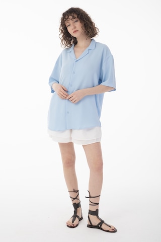 Rocqerx R-3737 Hafif Oversize Apaş Yaka Kısa Kol Ayrobin Gömlek Mavi