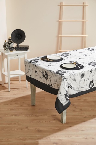 Siyah Beyaz Çiçekli Leke Tutmaz Masa Örtüsü