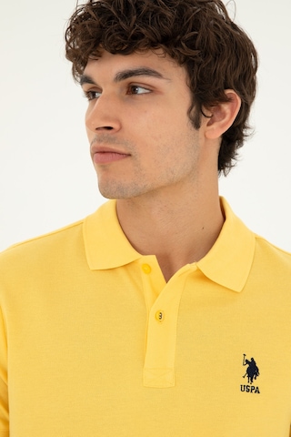 U.S. Polo Assn. Erkek Slim Fit Polo Yaka Sarı Basic Tişört 50279613-VR044