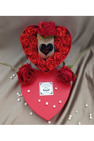 İnci Mode İyiki Doğdun 12+1 Çiçekli Kalpli Kutu Hediyelik Çiçek Kutusu Kırmızı Doğumgünü Hediyesi
