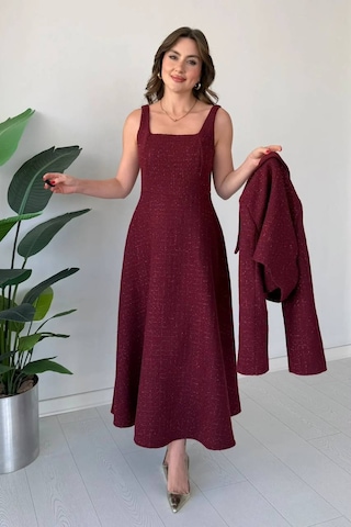 Duygudan Zarafetin Modern Yorumu: Premium Dokulu Elbise & Ceket Takım Bordo Çok Renkli