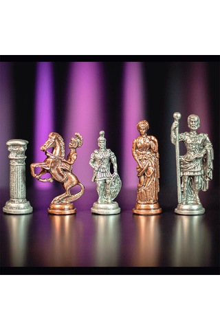 Gifthome Battal Boy Metal Roma Satranç Takımı Antik Ve Katlanır Ceviz Desenli Mdf Satranç Tahtası 43x43 Cm.